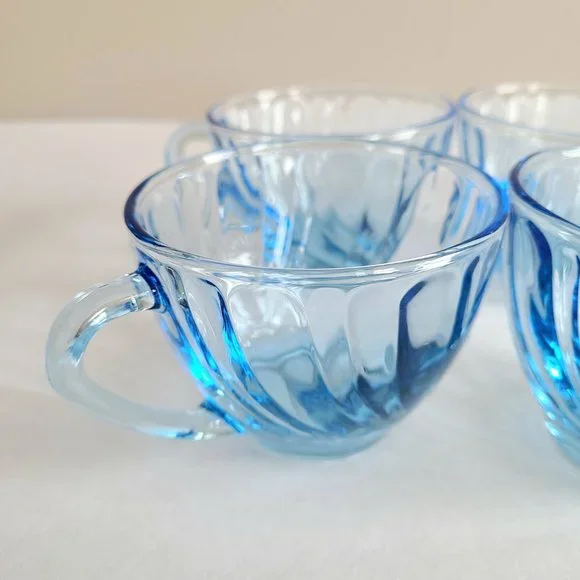 Set of 4 vintage blue glass tea cups. - Picture 4 of 7